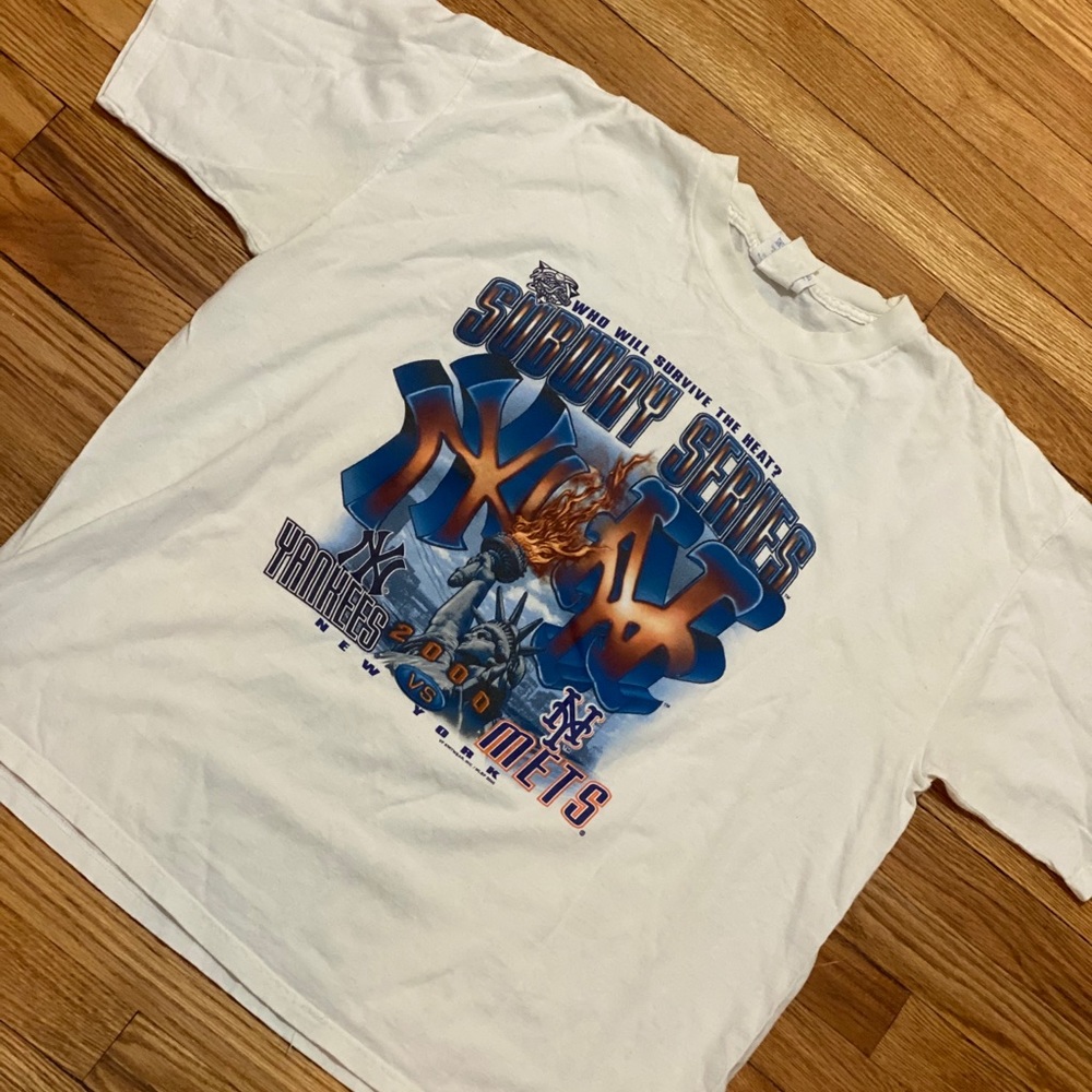 2000 Yankees vs. Mets T-shirt.